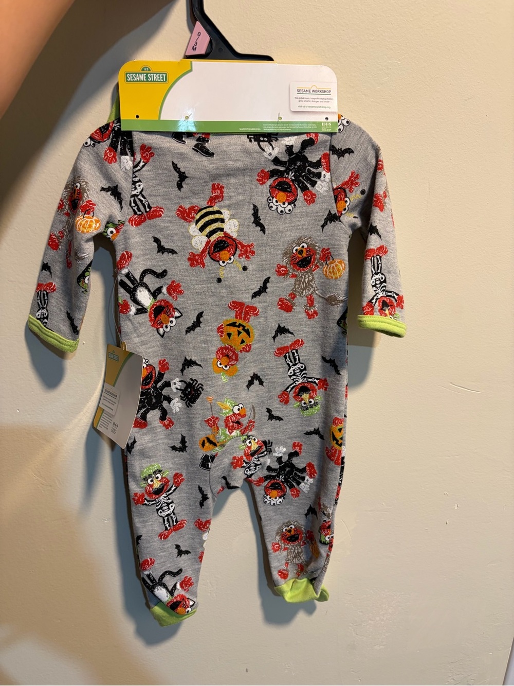 Sesame Street Green & Gray Elmo Halloween Baby One-Piece with Bib - 2PC Set - Picture 3 of 3